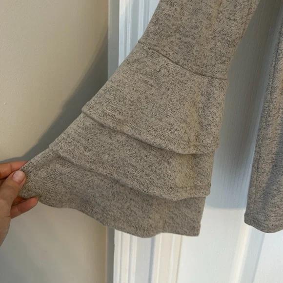 🆕 White Birch Women’s Casual Ruffle Long Sleeved Top NWT - Large - Picture 2 of 3